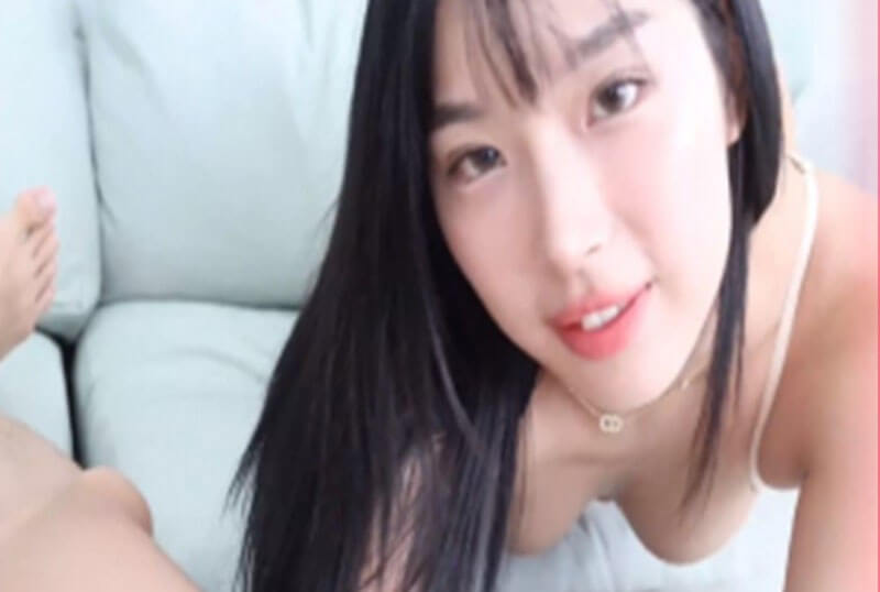สาววัยรุ่นขาวสวยลีลาเด็ด [หนังอาร์]